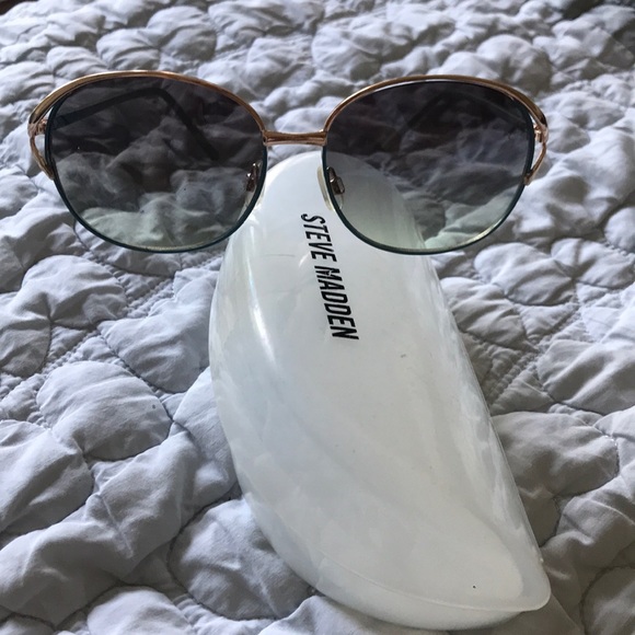 Steve Madden Sunglasses Ocean Blue - Picture 3 of 6